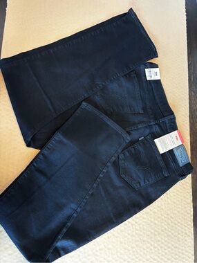NWT Levi's Classic Straight Leg Mid-Rise Size 12 Waist 31 Inseam 32 Black Jeans